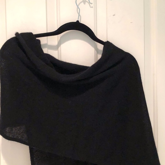 Lord & Taylor Accessories - Lord & Taylor Black Cashmere Blend Wrap (OS)